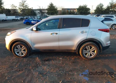 2017 Kia Sportage Lx z USA, uszkodzony, nr VIN KNDPMCAC8H7238890